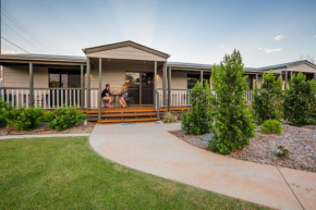 The Rocks Motel, Charleville